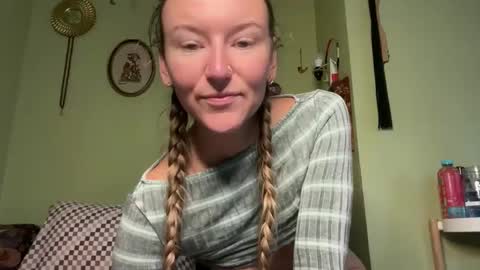 Snapshot of thefoxglovefairy chatting on 10/15/25, 08:09 Fae online show from 10/15/25, 08:09