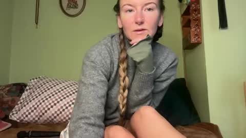 Snapshot of thefoxglovefairy chatting on 11/05/25, 07:36 Fae online show from 11/05/25, 07:36