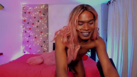 Snapshot of thegoldenbitch chatting on 01/04/25, 02:14 Goldie online show from 01/04/25, 02:14