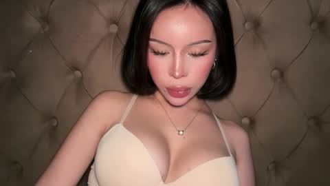 Snapshot of thegreat_legacy chatting on 03/26/26, 05:35 Elle dont forget to folloW me and thumbs up online show from 03/26/26, 05:35