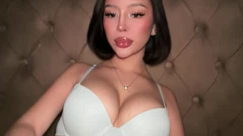 Snapshot of thegreat_legacy chatting on 04/01/26, 12:22 Elle dont forget to folloW me and thumbs up online show from 04/01/26, 12:22