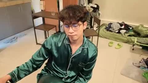 Green online show from 05/16/26, 03:58