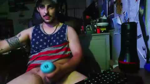 Snapshot of thehammer21992 chatting on 06/14/26, 04:36 dontbeshybby online show from 06/14/26, 04:36