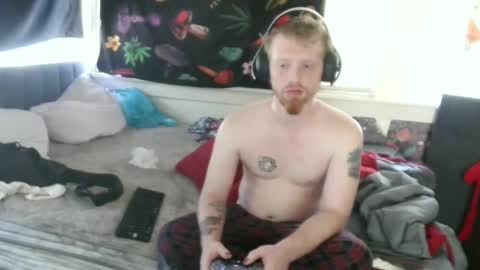 Snapshot of thehotfoxdd chatting on 09/16/25, 04:08 fuzzyfox online show from 09/16/25, 04:08