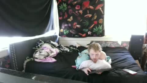 Snapshot of thehotfoxdd chatting on 09/25/25, 04:00 fuzzyfox online show from 09/25/25, 04:00