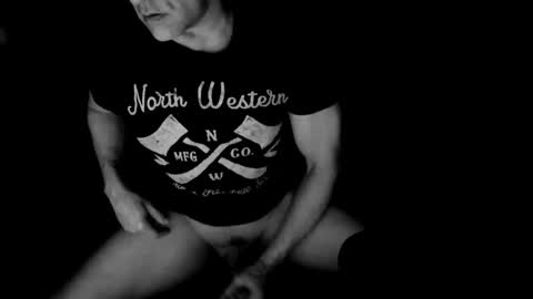 Snapshot of thehungmantis chatting on 09/22/25, 03:47 thehungmantis online show from 09/22/25, 03:47