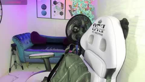 Theia  online show from 12/18/25, 12:33