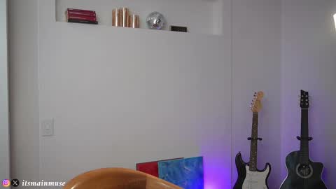 Iris online show from 09/17/25, 09:05