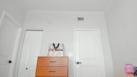 Snapshot of theislandgirl chatting on 12/26/24, 08:42 Lily Marie online show from 12/26/24, 08:42