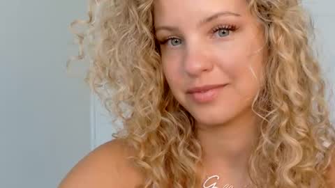 Snapshot of theislandgirl chatting on 06/17/26, 09:16 Lily Marie online show from 06/17/26, 09:16