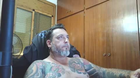 Snapshot of thekier chatting on 11/18/25, 02:43 thekier online show from 11/18/25, 02:43