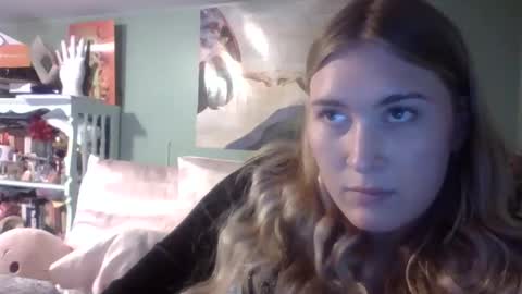 Snapshot of thelittlebambii chatting on 11/15/25, 09:43 Little Bambii online show from 11/15/25, 09:43