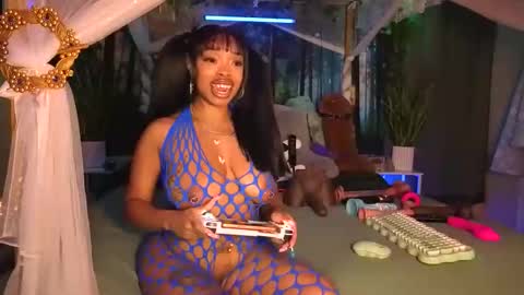 Snapshot of thelovelybrown chatting on 02/10/26, 02:37 thelovelybrown online show from 02/10/26, 02:37