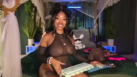 Snapshot of thelovelybrown chatting on 02/20/26, 06:41 thelovelybrown online show from 02/20/26, 06:41