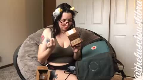 Snapshot of thelusciouslibra chatting on 01/12/25, 07:42 thelusciouslibra online show from 01/12/25, 07:42