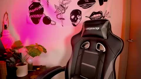 themelrose online show from 11/19/25, 08:09