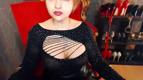 Snapshot of themilfmistress chatting on 11/05/25, 10:04 mihaela online show from 11/05/25, 10:04