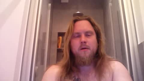 Snapshot of thenewdude1992 chatting on 10/31/25, 12:22 thenewdude1992 online show from 10/31/25, 12:22