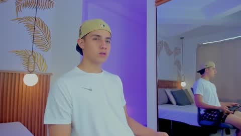 Snapshot of theohawke_ chatting on 12/16/24, 03:32 THEO- MATEO online show from 12/16/24, 03:32