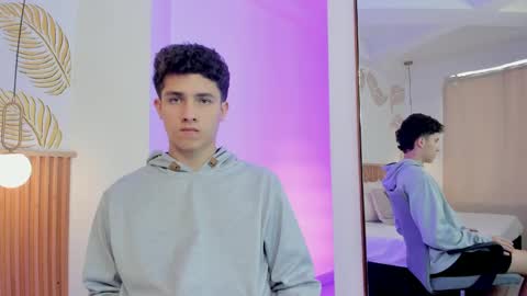 Snapshot of theohawke_ chatting on 12/17/24, 04:53 THEO- MATEO online show from 12/17/24, 04:53