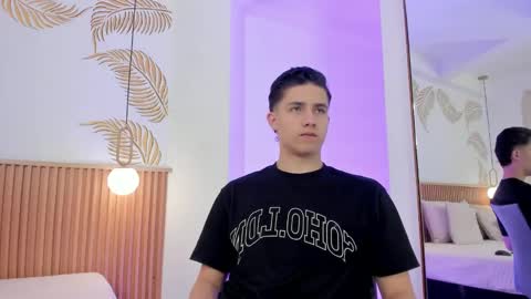 Snapshot of theohawke_ chatting on 12/23/24, 12:30 THEO- MATEO online show from 12/23/24, 12:30