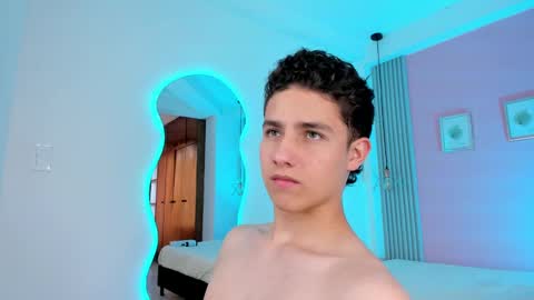 Snapshot of theohawke_ chatting on 01/08/25, 05:05 THEO- MATEO online show from 01/08/25, 05:05