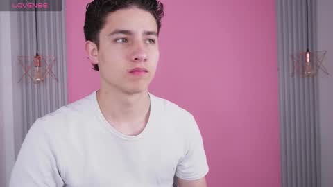 Snapshot of theohawke_ chatting on 01/19/25, 01:44 THEO- MATEO online show from 01/19/25, 01:44