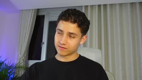 Snapshot of theohawke_ chatting on 03/07/25, 11:49 THEO- MATEO online show from 03/07/25, 11:49