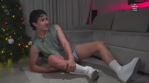 Snapshot of theohawke_ chatting on 12/20/25, 11:12 THEO- MATEO online show from 12/20/25, 11:12