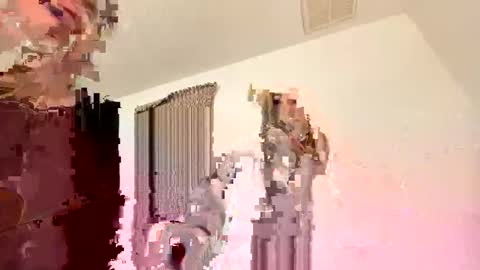 Ava online show from 03/10/25, 09:10