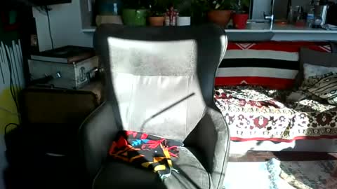 Snapshot of theoutfitter chatting on 02/11/25, 07:48 MISTERPOWERS online show from 02/11/25, 07:48