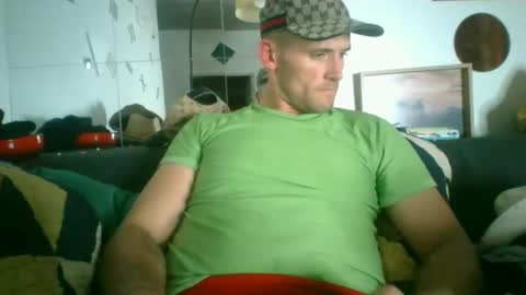 Snapshot of theoutfitter chatting on 09/30/25, 09:36 MISTERPOWERS online show from 09/30/25, 09:36