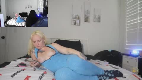 Snapshot of thepluglove chatting on 11/22/25, 07:57 The Plug Love Friends online show from 11/22/25, 07:57