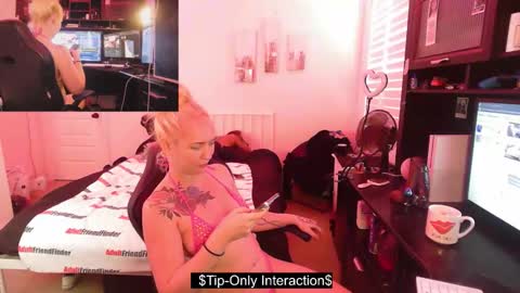 Snapshot of thepluglove chatting on 11/26/25, 06:09 The Plug Love Friends online show from 11/26/25, 06:09