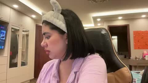 Snapshot of therealcamilabaddie chatting on 10/17/25, 04:15 therealcamilabaddie online show from 10/17/25, 04:15