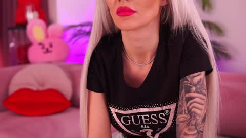 Snapshot of therealfallingangel chatting on 02/02/25, 01:52 Deea online show from 02/02/25, 01:52