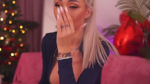 Snapshot of therealfallingangel chatting on 01/05/26, 05:27 Deea online show from 01/05/26, 05:27