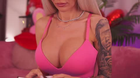 Snapshot of therealfallingangel chatting on 01/06/26, 05:33 Deea online show from 01/06/26, 05:33