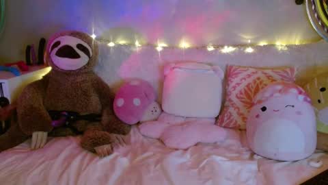 Snapshot of therealmadameceleste chatting on 01/06/25, 02:15 Madame Celeste online show from 01/06/25, 02:15