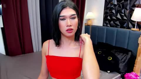 Snapshot of theresayatco chatting on 11/08/25, 03:34 dan and jc online show from 11/08/25, 03:34