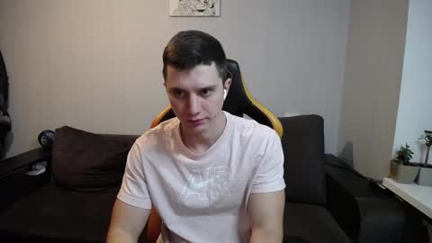 Snapshot of theroadtomars chatting on 12/13/25, 07:53 Nick online show from 12/13/25, 07:53