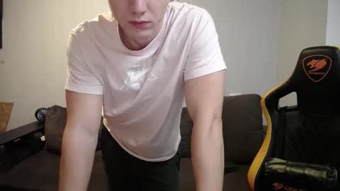 Snapshot of theroadtomars chatting on 12/14/25, 09:19 Nick online show from 12/14/25, 09:19