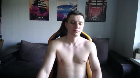 Snapshot of theroadtomars chatting on 05/25/26, 01:50 Nick online show from 05/25/26, 01:50