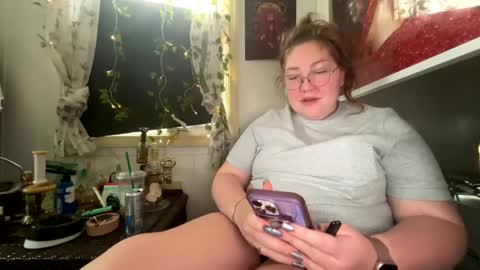 Snapshot of thesashadomme chatting on 12/19/24, 06:34 The Sasha Domme online show from 12/19/24, 06:34