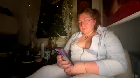 Snapshot of thesashadomme chatting on 12/22/24, 01:34 The Sasha Domme online show from 12/22/24, 01:34