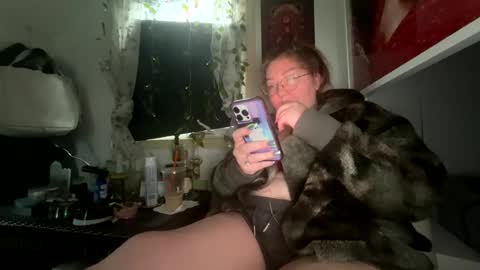 Snapshot of thesashadomme chatting on 12/29/24, 07:32 The Sasha Domme online show from 12/29/24, 07:32