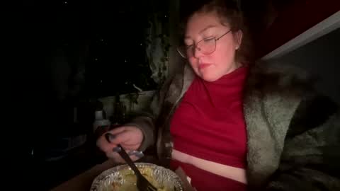 Snapshot of thesashadomme chatting on 12/30/24, 05:04 The Sasha Domme online show from 12/30/24, 05:04