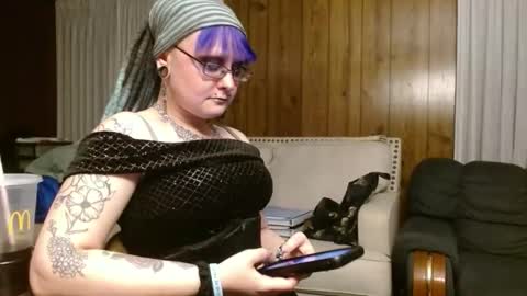 Snapshot of thesirenscall chatting on 04/02/26, 03:04 Siren of the Fae online show from 04/02/26, 03:04