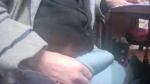 Snapshot of thesixpack_ chatting on 02/11/26, 12:26 thesixpack_ online show from 02/11/26, 12:26