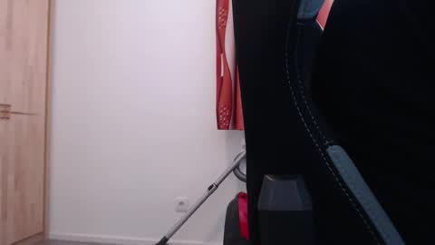 Snapshot of theskylake1 chatting on 02/07/26, 11:03 theskylake1 online show from 02/07/26, 11:03